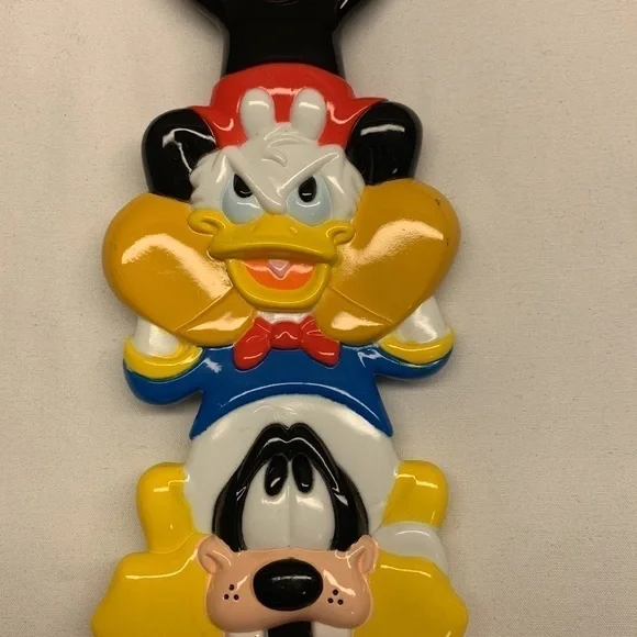 Walt Disney World Back Scratcher Featuring Mickey Donald and Goofy 15” - Picture 5 of 9